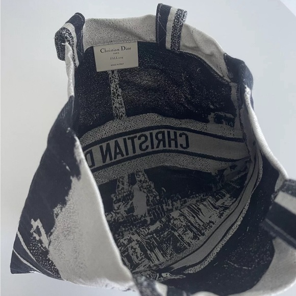 NEW Christian Dior Rare NYC Paris VIP Exclusive Tote Fall 2024 - Picture 6 of 11